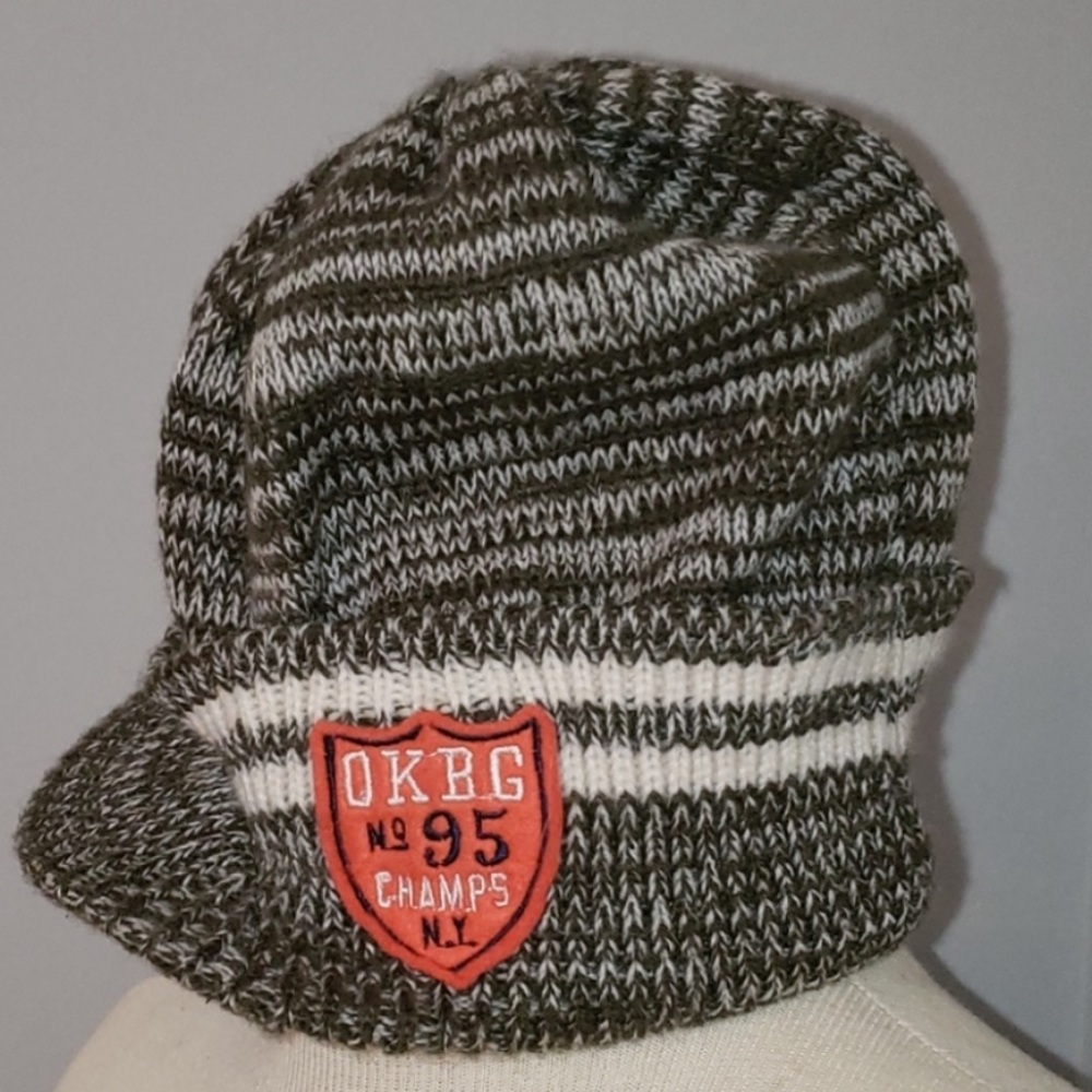 OshKosh Bgosh Hat (including matching mittens) Size 4-7 Condition:Used